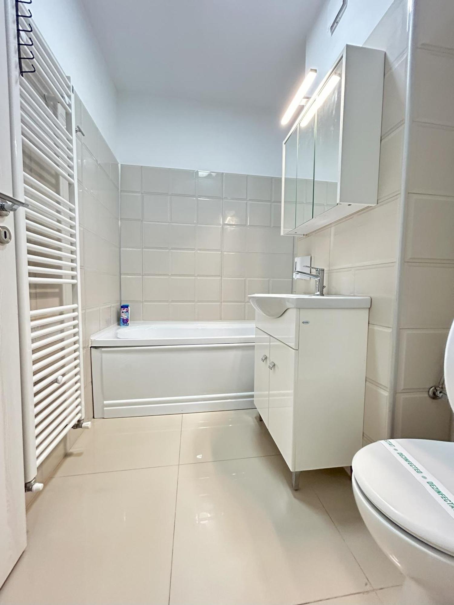 Apartamento Urban Retreat With Balcony At Exigent Plaza - 06 Bucarest Exterior foto